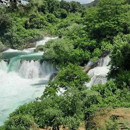 Biograd Beachside Family Apartment شقة بيوغْغاد نا موغو